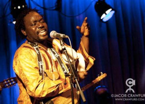 Auteur, compositeur, né en 1978 à Bamako, dans une des plus grandes familles « djeli » (griot) du Mali. Descendant de trois générations de grands joueurs de N’goni au Mali