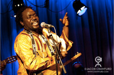 Auteur, compositeur, né en 1978 à Bamako, dans une des plus grandes familles « djeli » (griot) du Mali. Descendant de trois générations de grands joueurs de N’goni au Mali