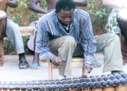 Yaya DIABATE, artiste, musicien, auteur, compositeur, chanteur né le 25 juillet 1973 à Lidara province de Kédougou, Burkina Faso